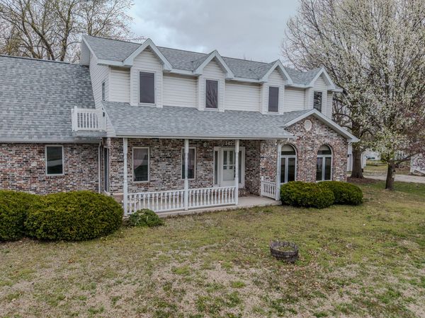 1429 W Locust Street , Bolivar, MO 65613