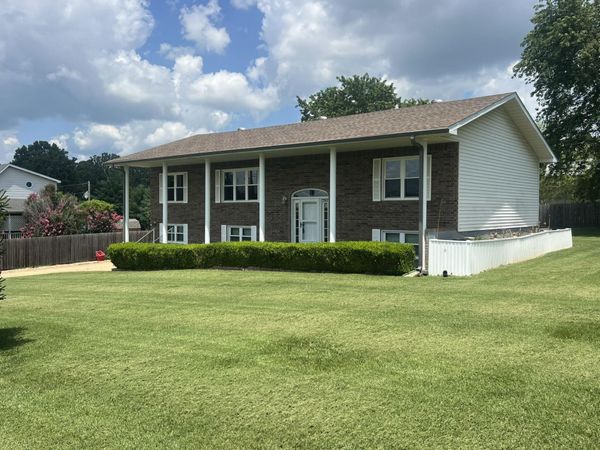2805 Gleghorn Street, West Plains, MO 65775
