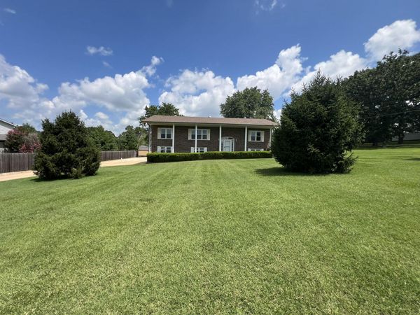 2805 Gleghorn Street , West Plains, MO 65775
