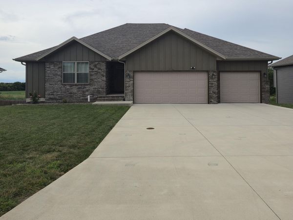517 N Stella Court , Willard, MO 65781