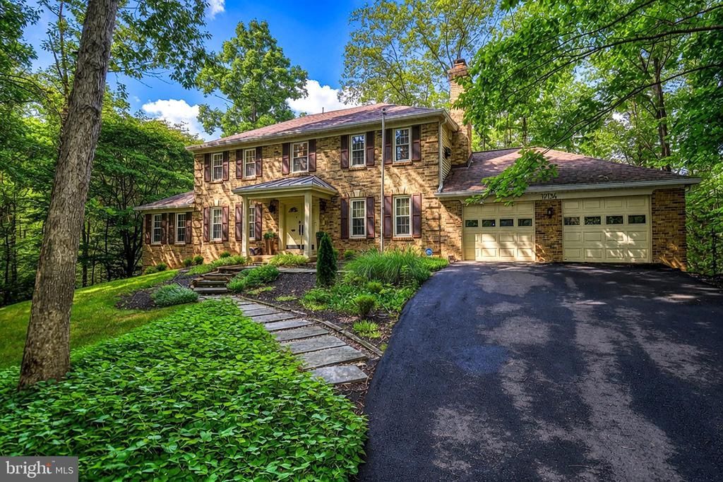 12134 Holly Knoll Circle, Great Falls, VA 22066 Main Photo