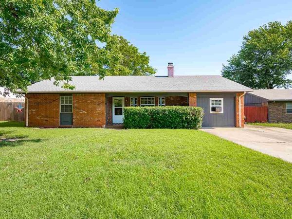 217 E Maple Avenue, Perry, OK 00000