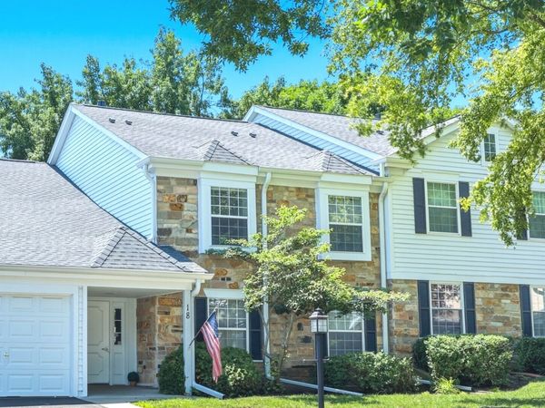 18 Waterbury Lane , Unit L2, Schaumburg, IL 60193