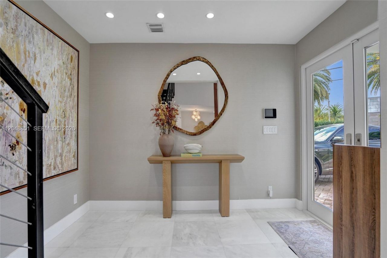 113 Holiday Dr, Hallandale Beach, FL 33009 Photo