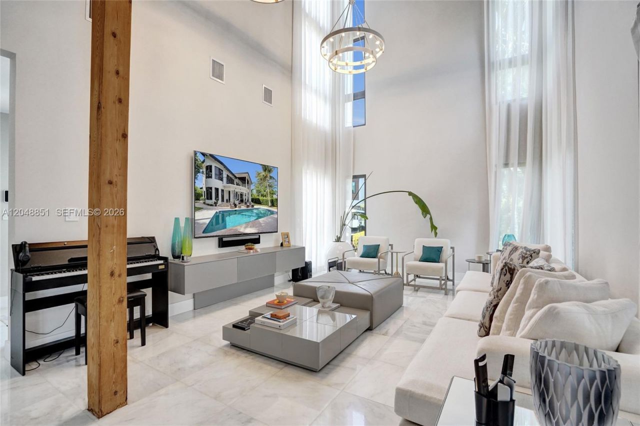 113 Holiday Dr, Hallandale Beach, FL 33009 Photo