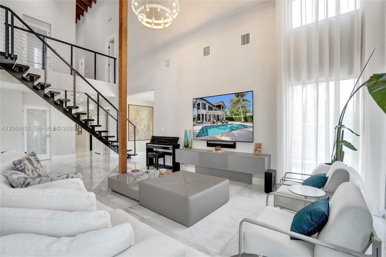 113 Holiday Dr, Hallandale Beach, FL 33009 Photo