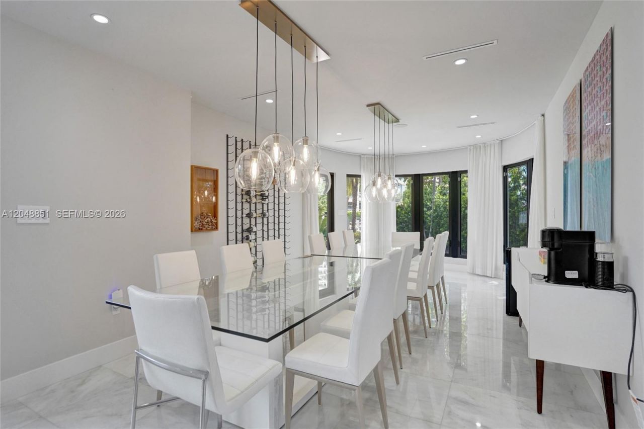 113 Holiday Dr, Hallandale Beach, FL 33009 Photo