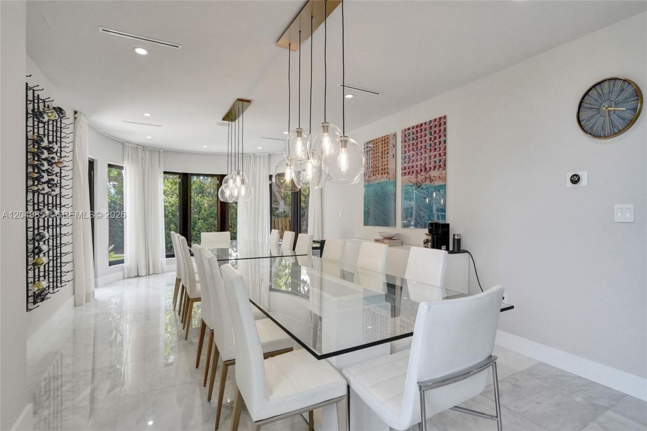 113 Holiday Dr, Hallandale Beach, FL 33009 Photo