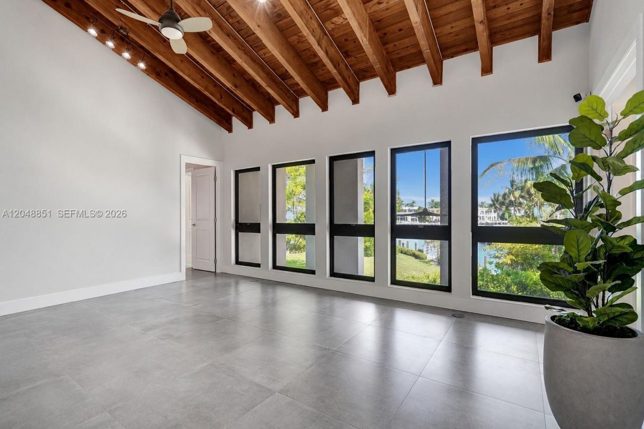 113 Holiday Dr, Hallandale Beach, FL 33009 Photo