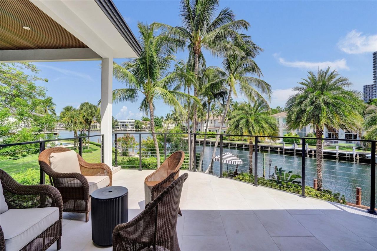 113 Holiday Dr, Hallandale Beach, FL 33009 Photo