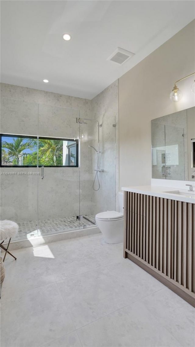 113 Holiday Dr, Hallandale Beach, FL 33009 Photo