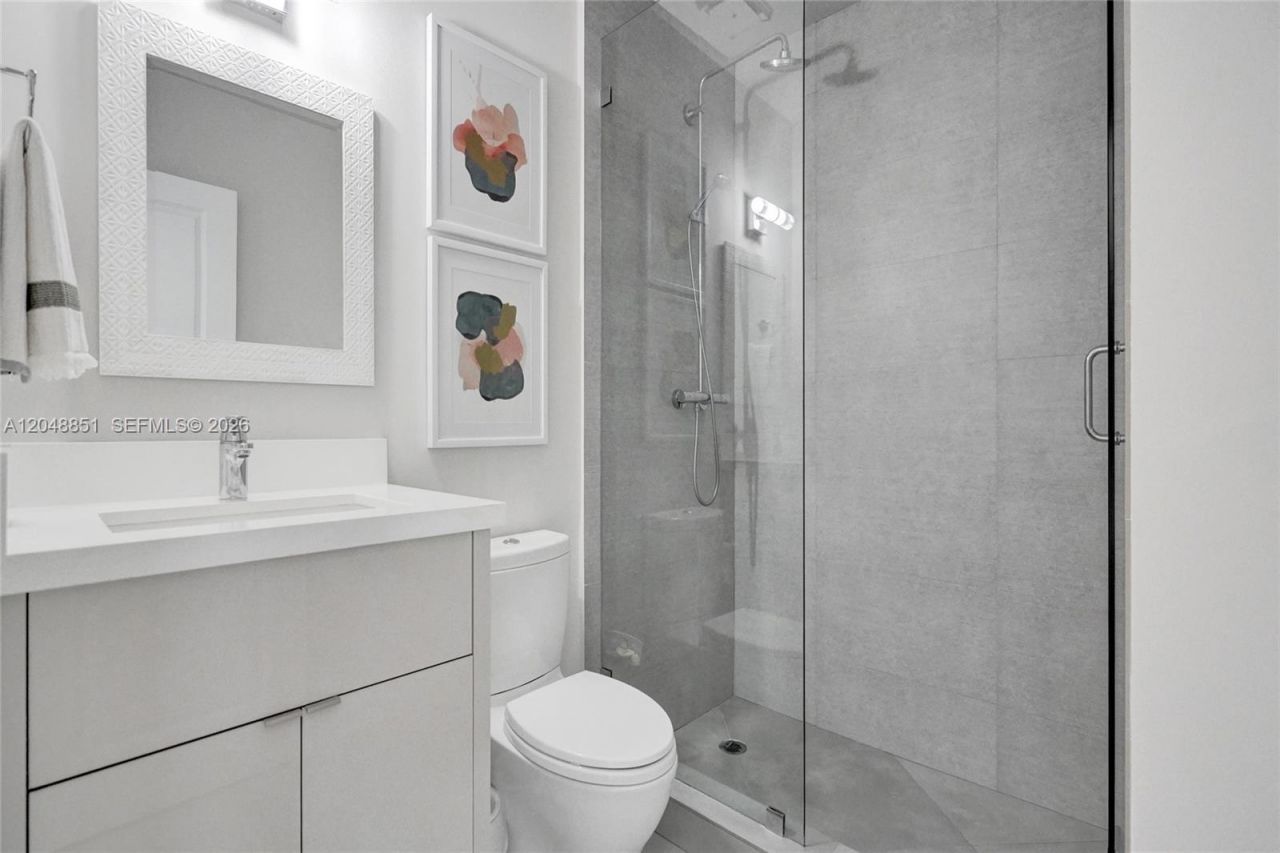 113 Holiday Dr, Hallandale Beach, FL 33009 Photo