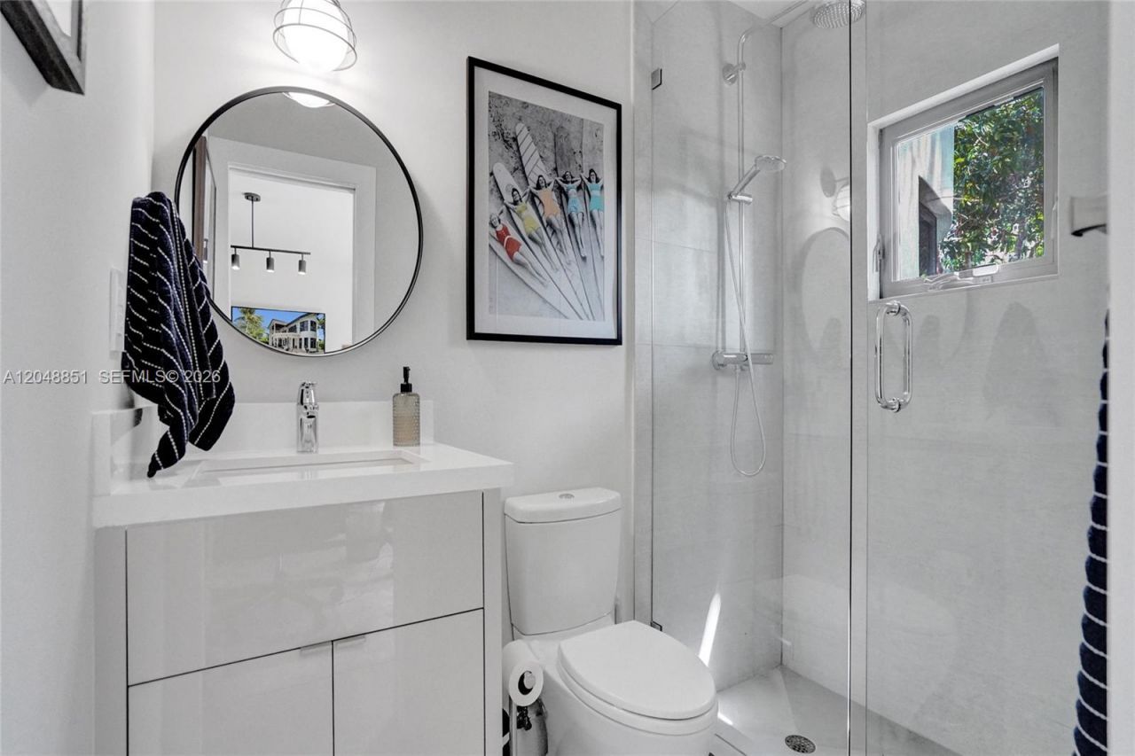 113 Holiday Dr, Hallandale Beach, FL 33009 Photo