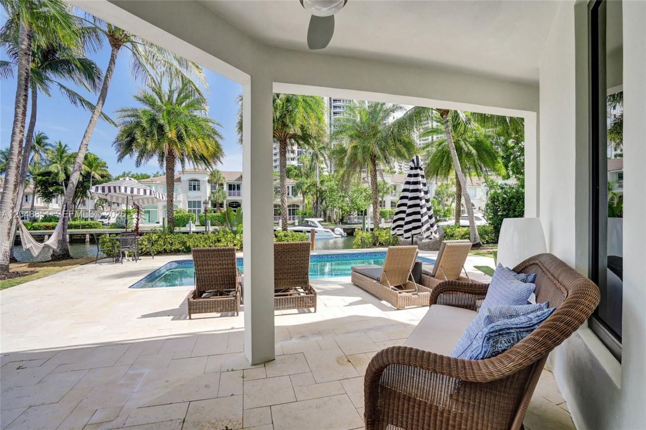 113 Holiday Dr, Hallandale Beach, FL 33009 Photo
