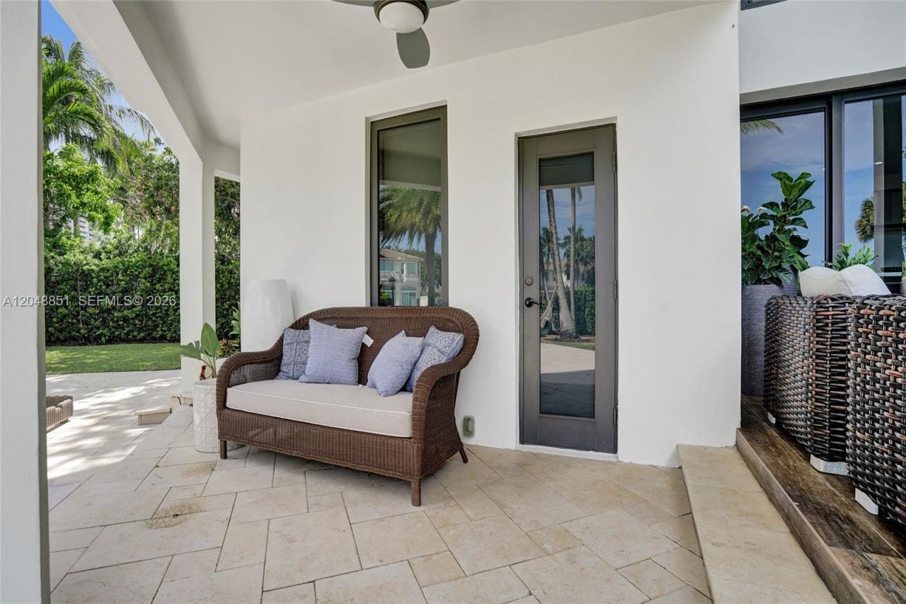 113 Holiday Dr, Hallandale Beach, FL 33009 Photo