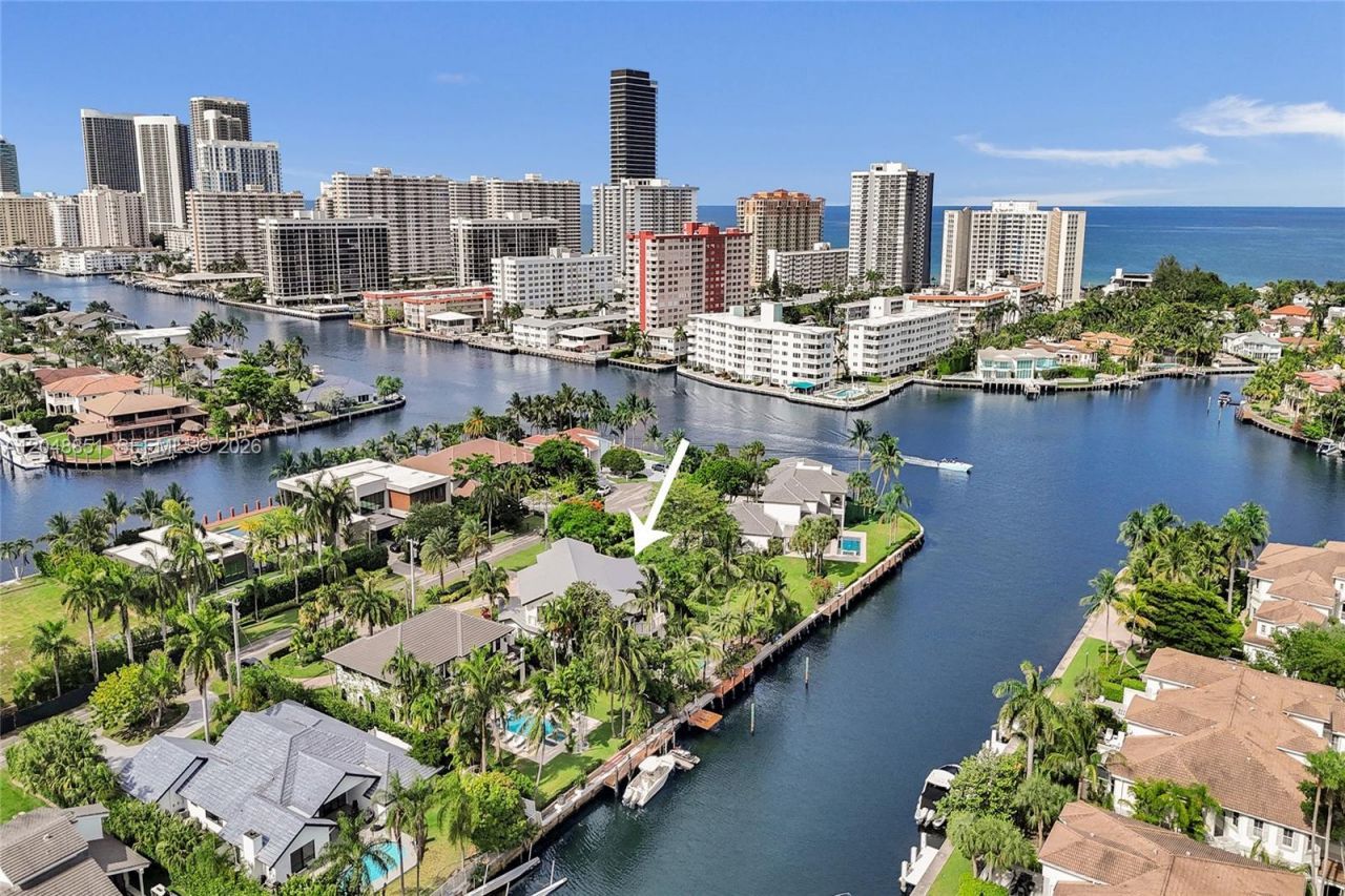 113 Holiday Dr, Hallandale Beach, FL 33009 Photo
