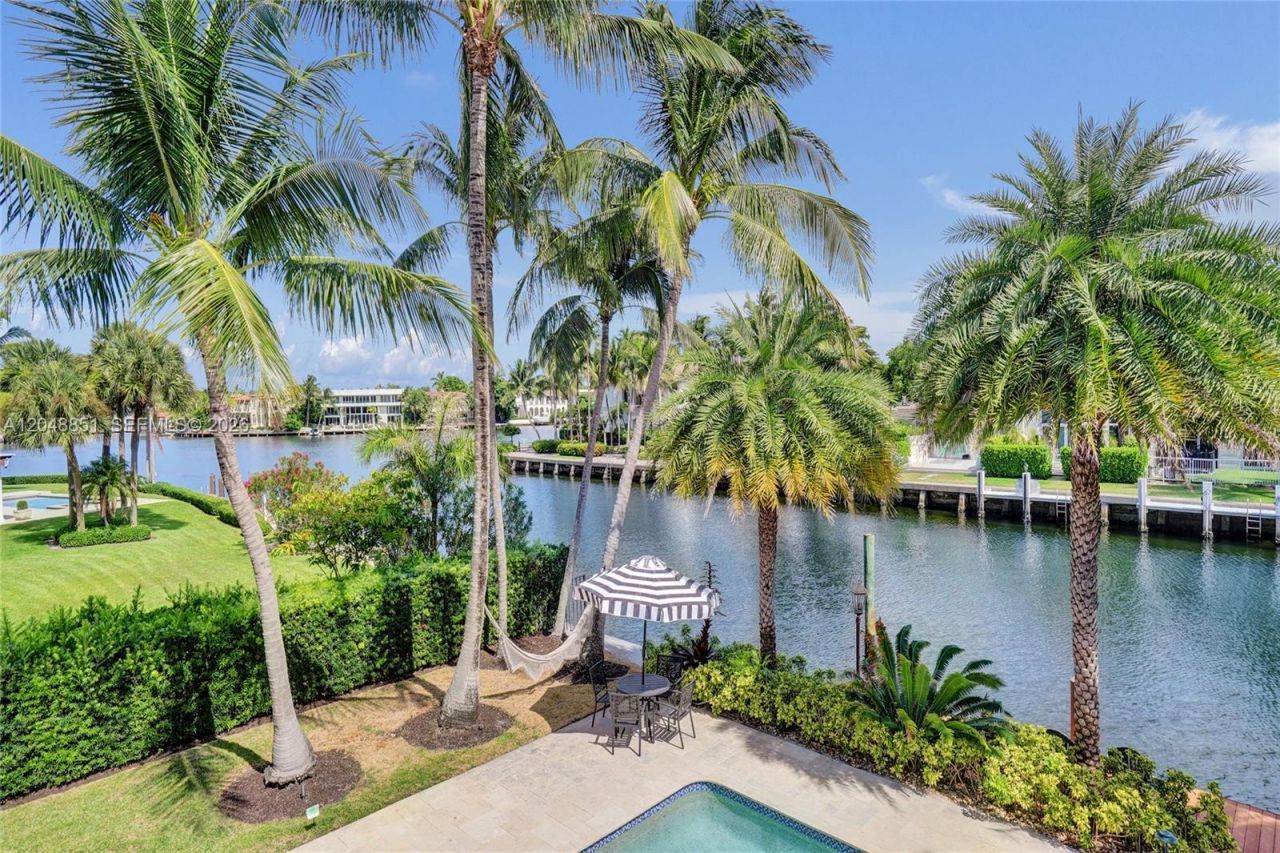 113 Holiday Dr, Hallandale Beach, FL 33009 Photo