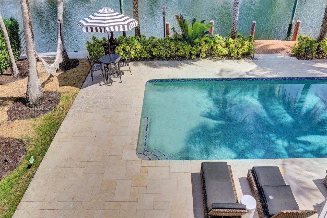 113 Holiday Dr, Hallandale Beach, FL 33009 Photo