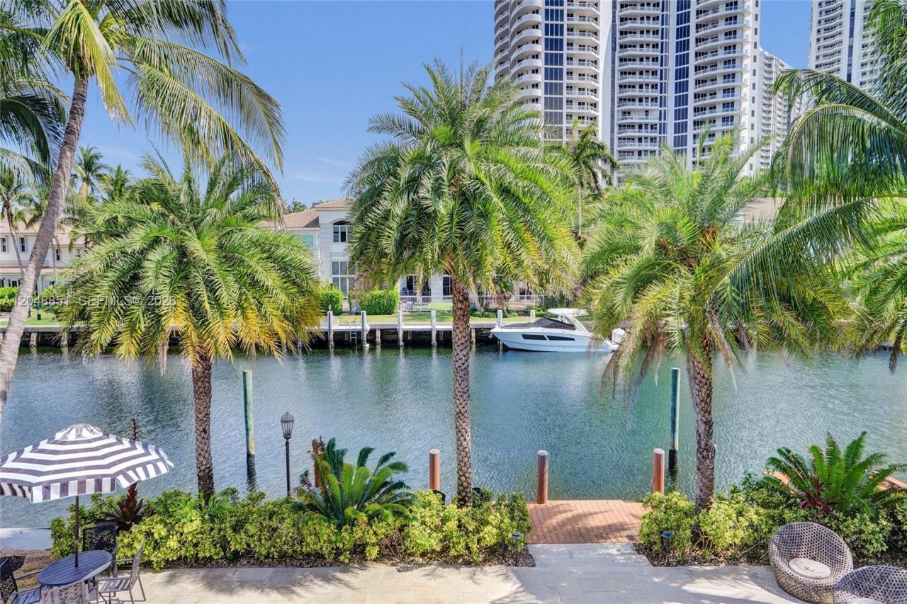 113 Holiday Dr, Hallandale Beach, FL 33009 Photo