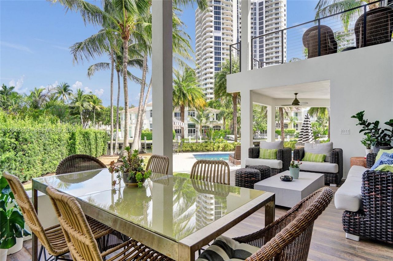113 Holiday Dr, Hallandale Beach, FL 33009 Photo
