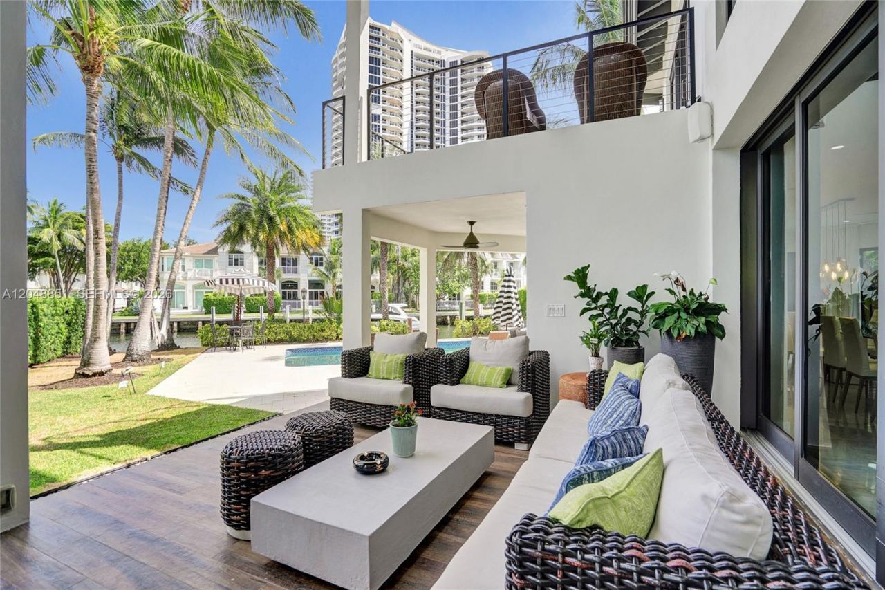 113 Holiday Dr, Hallandale Beach, FL 33009 Photo