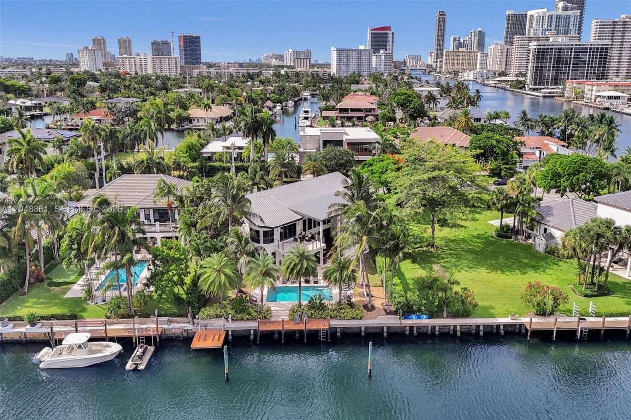 113 Holiday Dr, Hallandale Beach, FL 33009 Photo