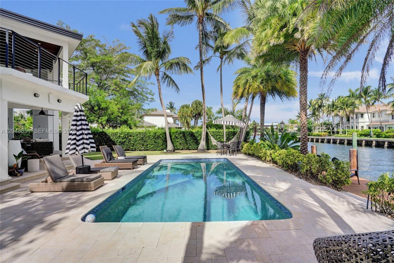 113 Holiday Dr, Hallandale Beach, FL 33009 Photo