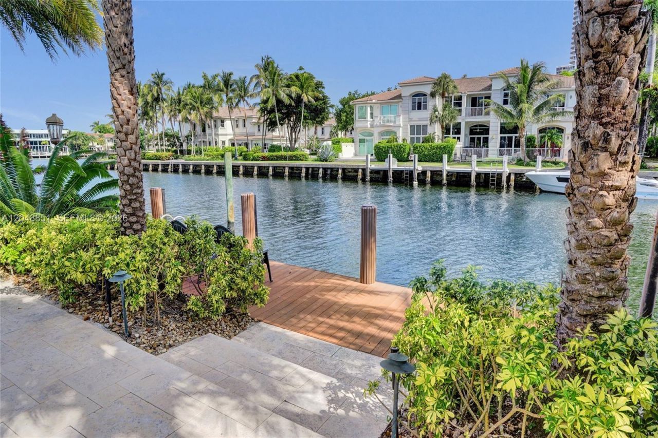 113 Holiday Dr, Hallandale Beach, FL 33009 Photo
