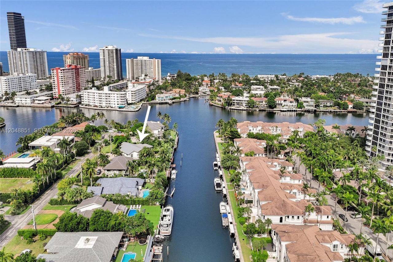 113 Holiday Dr, Hallandale Beach, FL 33009 Photo