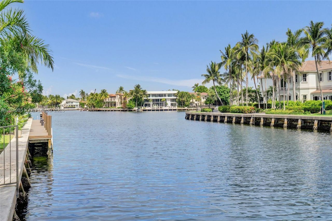 113 Holiday Dr, Hallandale Beach, FL 33009 Photo