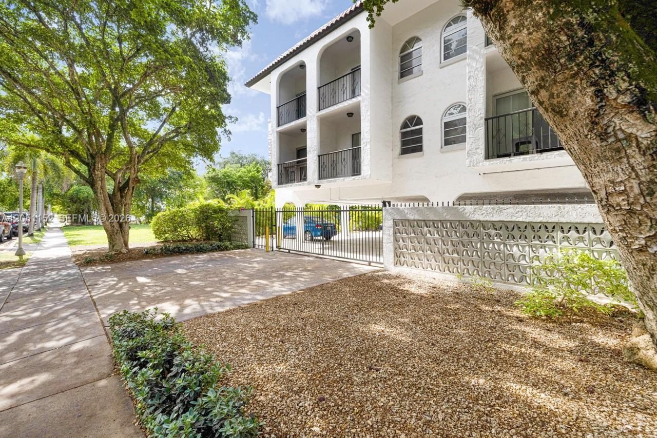 338 Majorca Ave, Unit 103, Coral Gables, FL 33134 Photo
