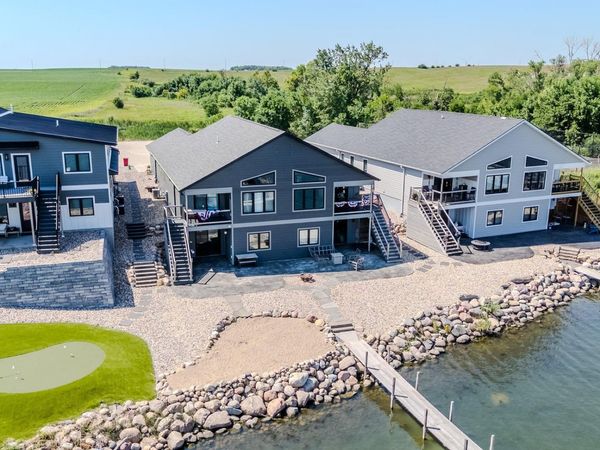 176 West Bay Rd , Lake Park, IA 51247
