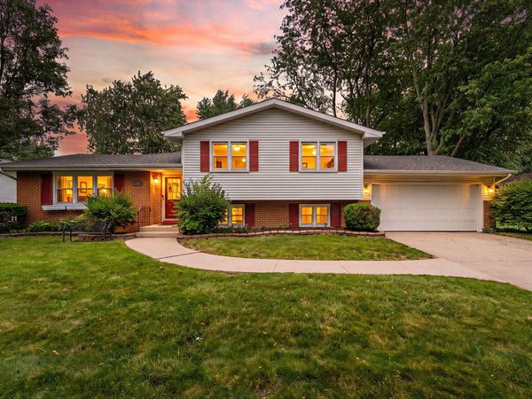 404 Hemlock Lane, Crown Point, IN 46307