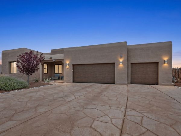 93 E Via Plaza Nueva, Santa Fe, NM 87507