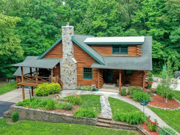 N128W12985 Highland Rd, Germantown, WI 53022
