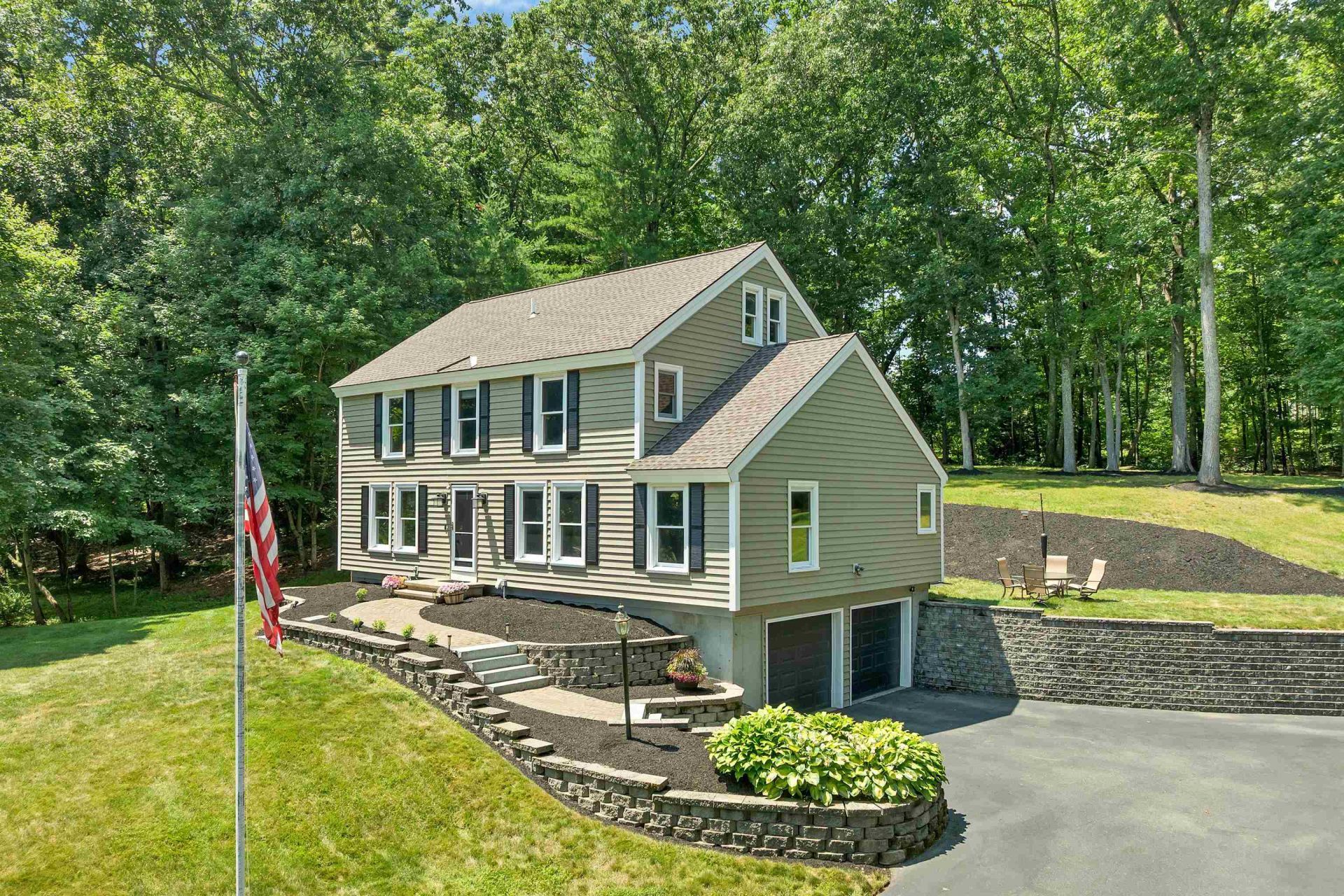 47 White Plains Avenue, Londonderry, NH 03053 Main Photo