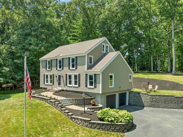 47 White Plains Avenue, Londonderry, NH 03053