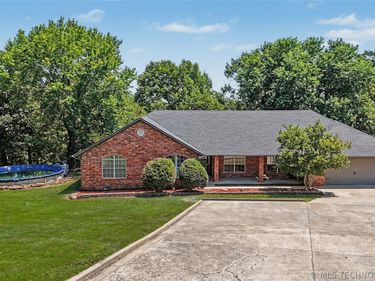 17094 W 795 Road , Tahlequah, OK 74464