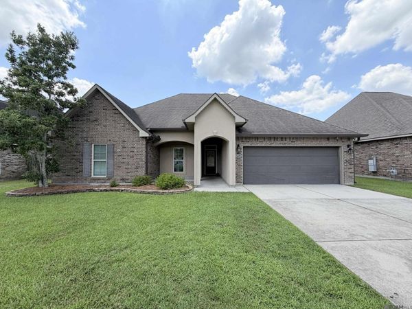 14521 Stonegate Manor Dr, Gonzales, LA 70737