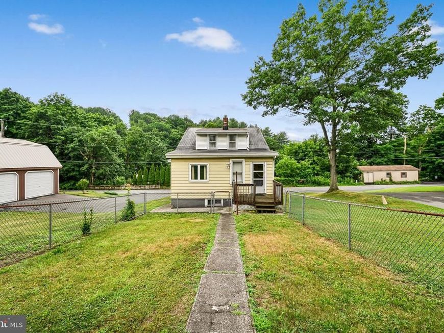 810 E Norwegian Street, Pottsville, PA 17901 Main Photo