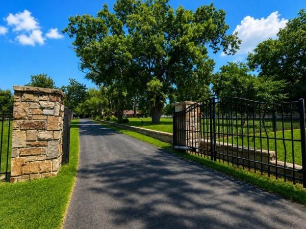 12444 Leavenworth Road, Kansas City, KS 66109