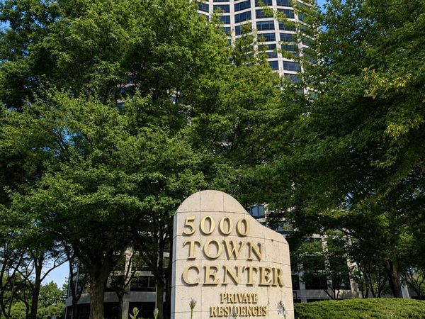 5000 Town Center, Unit 908, Southfield, MI 48075