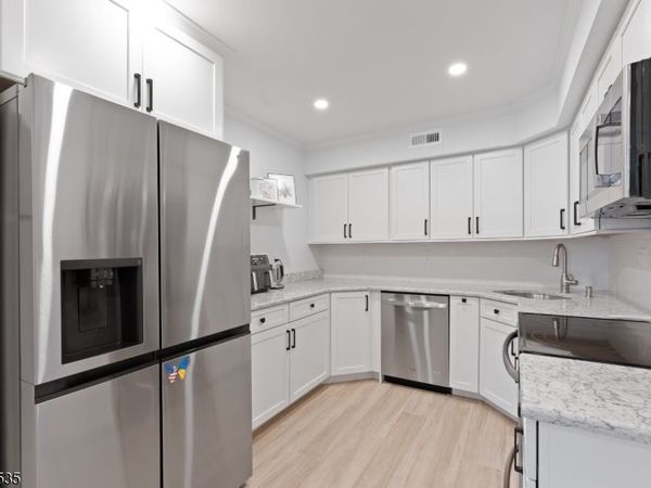 40 Wareham Ct, Scotch Plains, NJ 07076