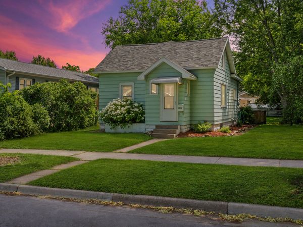2012 Charles St, La Crosse, WI 54603