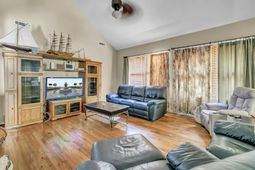 4 Garth Drive photo 4