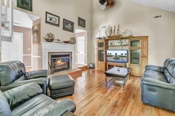 4 Garth Drive photo 4
