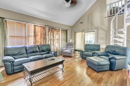 4 Garth Drive photo 4