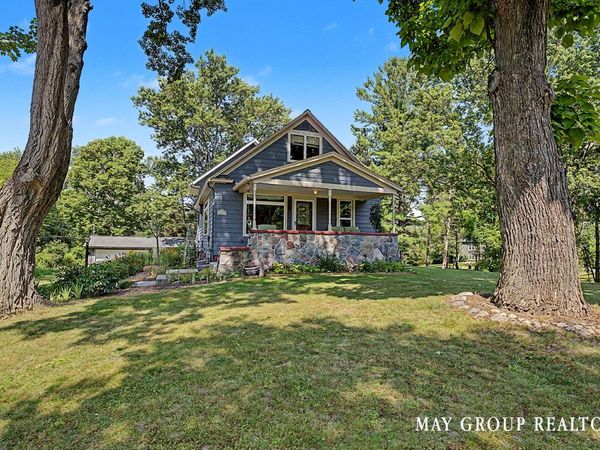 665 Honey Creek Avenue NE, Ada, MI 49301