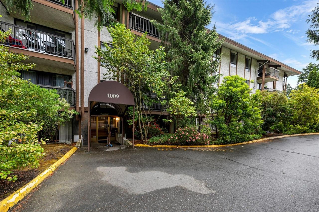 1009 McKenzie Ave  Saanich, BC V8X 4B1