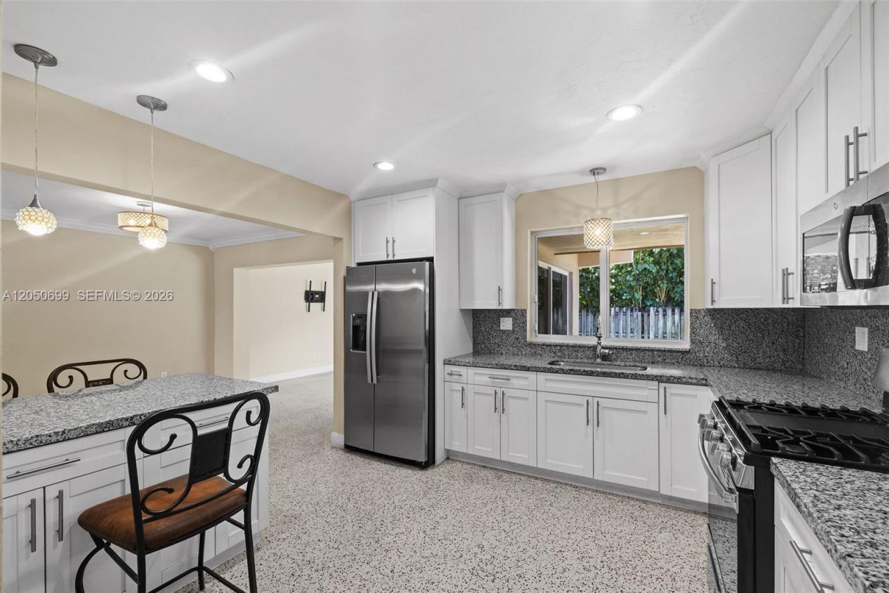8431 Pasadena Blvd, Pembroke Pines, FL 33024 Photo